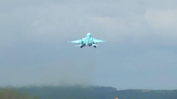 Минобороны показало кадры ударов Су-34 по объектам ВСУ - Sputnik Latvija