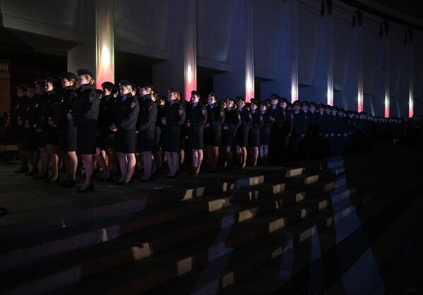 Курсанты во время акции Свеча памяти у Музея Победы в Москве - Sputnik Латвия
