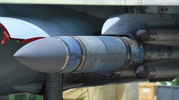 Авиационная ракета Х-31 на узле подвески вооружения российского истребителя - Sputnik Латвия