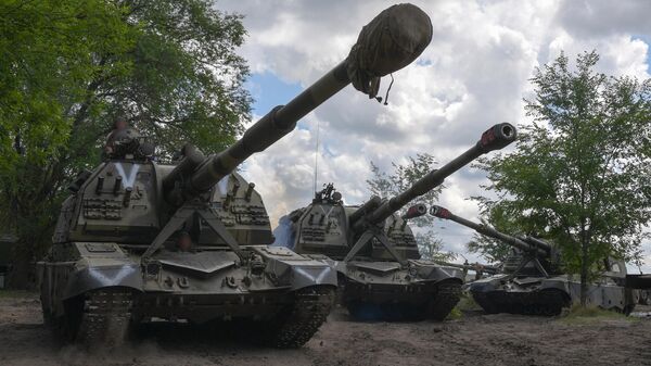 Самоходные артиллерийские установки 2С19 Мста-С в зоне спецоперации на Украине - Sputnik Латвия