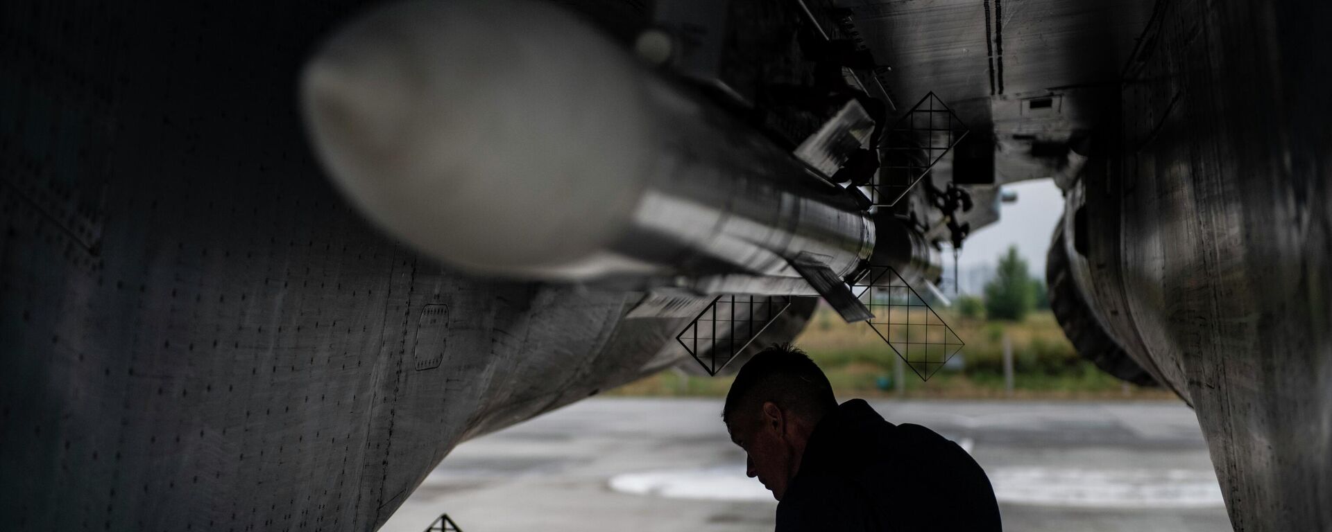 Истребитель Су-35 ВКС России на аэродроме базирования в зоне проведения спецоперации - Sputnik Латвия, 1920, 20.07.2022
