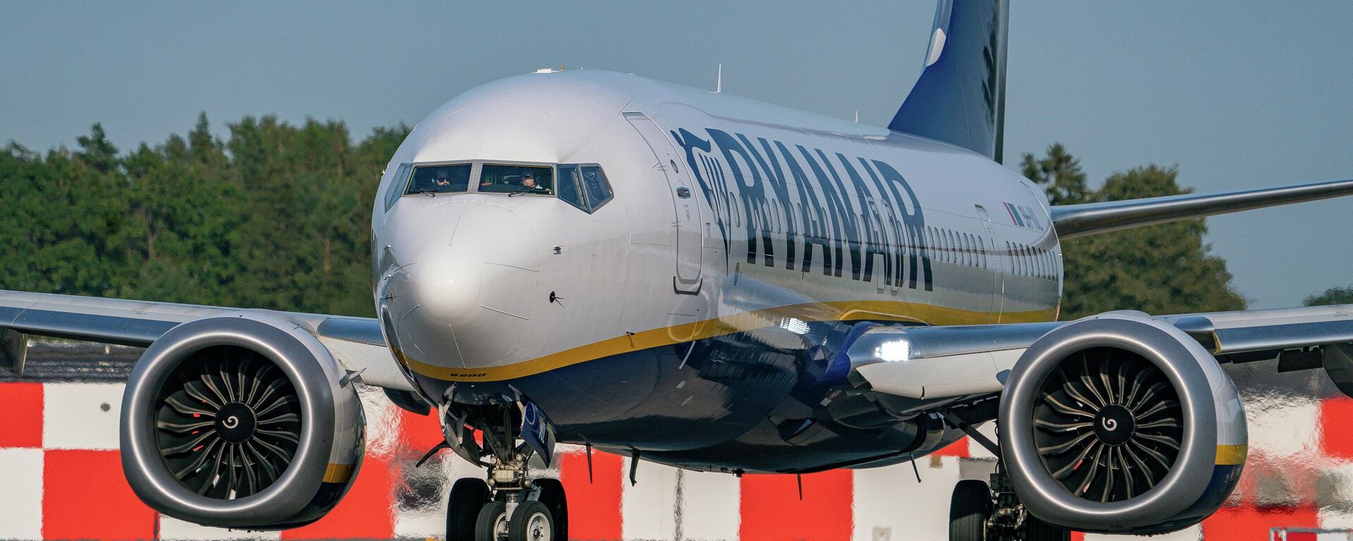 Самолет ирландской авиакомпании Ryanair в международном аэропорту Риги - Sputnik Латвия, 1920, 21.05.2024