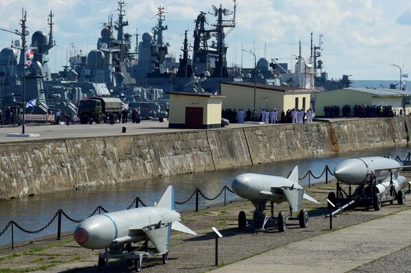 Российские военные корабли в Кронштадте во время подготовки к параду. - Sputnik Латвия