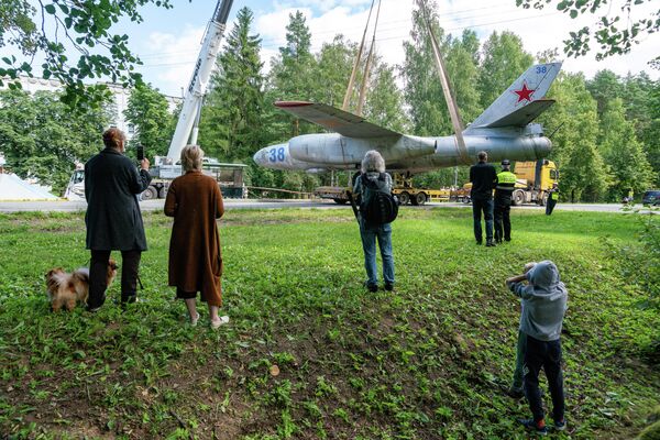 Ил-28 будет перенесен в Музей авиации Цандера, который находится неподалеку. - Sputnik Латвия