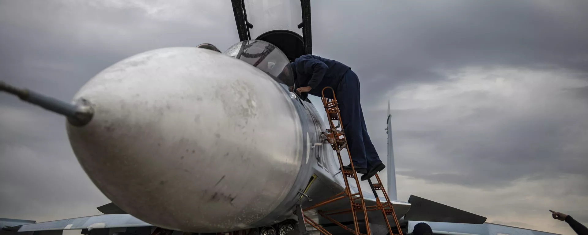 Истребитель Су-35 ВКС России на аэродроме базирования в зоне проведения спецоперации - Sputnik Латвия, 1920, 29.07.2022