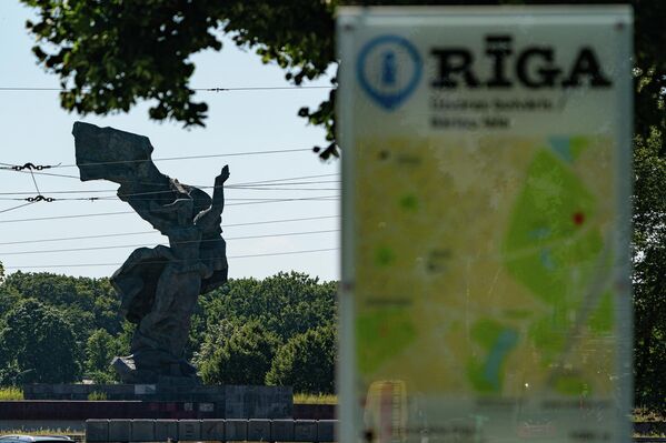 В ближайшие недели власти Риги планируют начать демонтаж памятника Освободителям, чтобы успеть к 15 ноября. - Sputnik Латвия