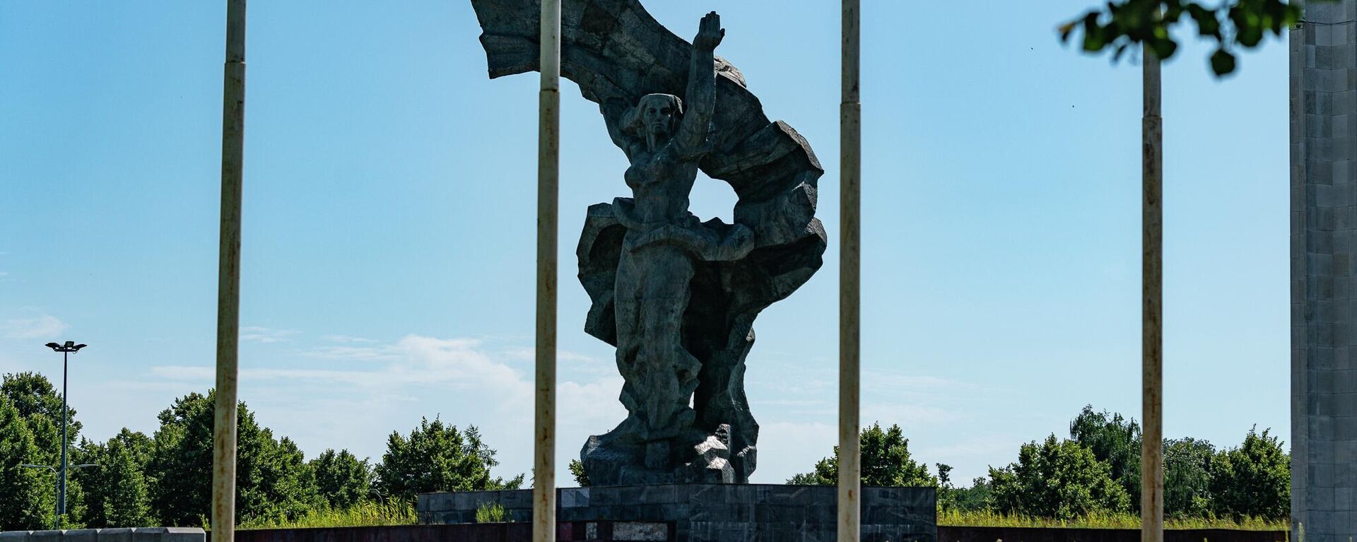 Памятник воинам Советской Армии - освободителям Советской Латвии и Риги от немецко-фашистских захватчиков - Sputnik Латвия, 1920, 24.11.2023