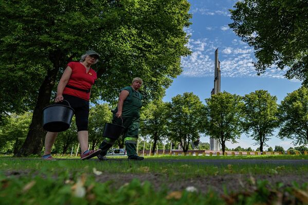 На месте монумента после сноса планируют благоустроить территорию, обновив парк. - Sputnik Латвия