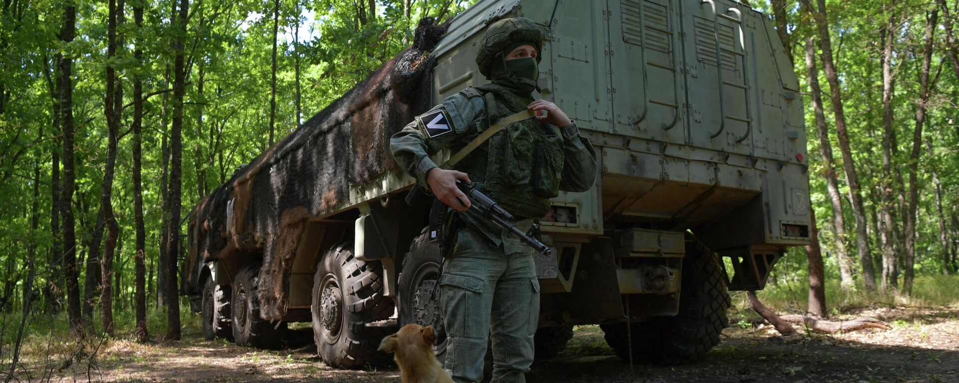 Ракетный комплекс Искандер на боевом дежурстве в зоне проведения спецоперации - Sputnik Латвия, 1920, 14.04.2025