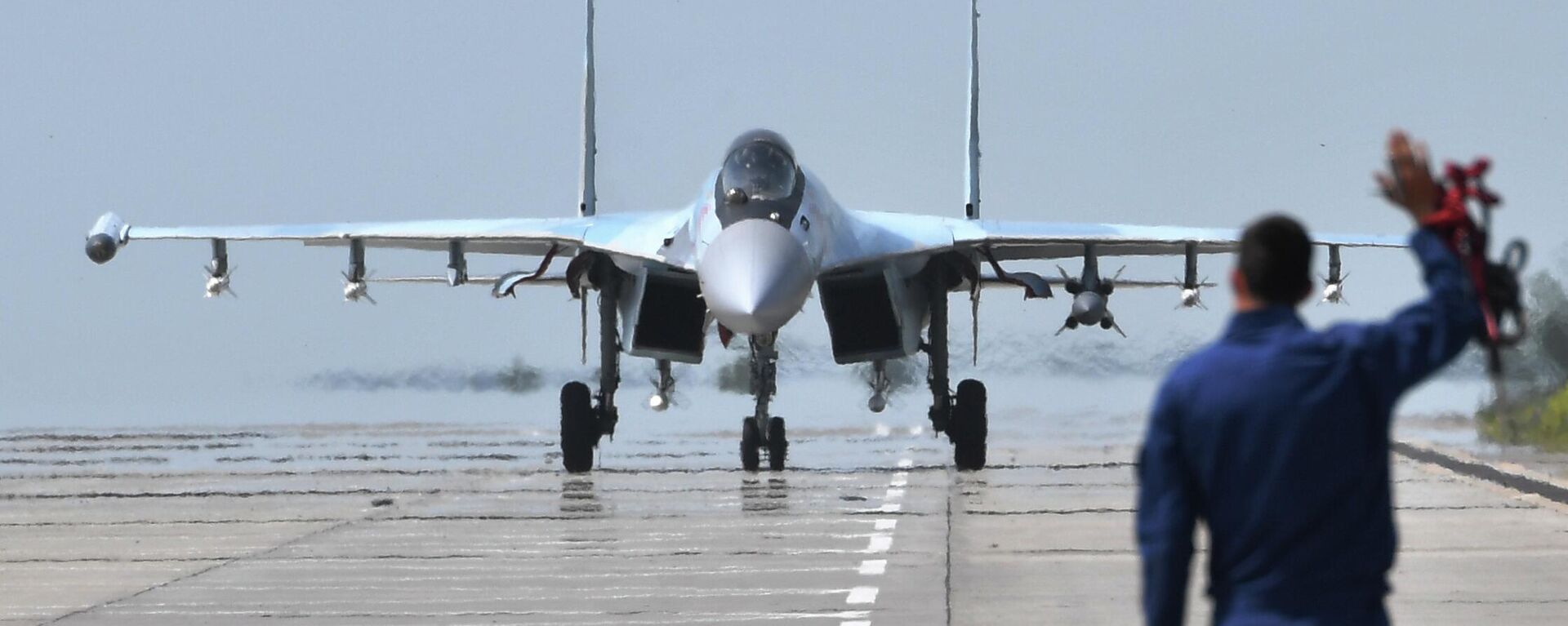 Многоцелевой истребитель Су-35 ВКС России в зоне спецоперации - Sputnik Латвия, 1920, 11.07.2025