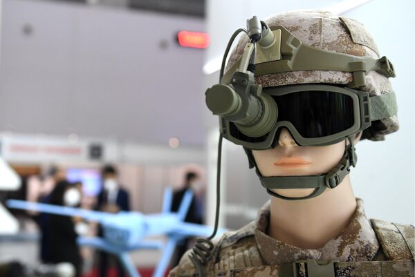 Манекен в тактическом шлеме на выставке в рамках Международного военно-технического форума Армия-2022 на территории Конгрессно-выставочного центра Патриот - Sputnik Латвия