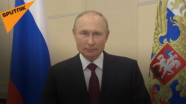 День флага России: Владимир Путин выступил с обращением к россиянам - Sputnik Латвия