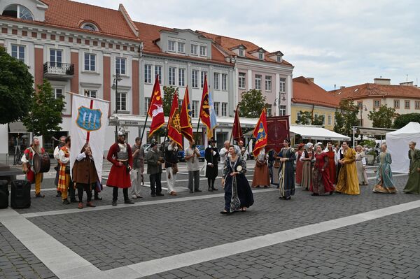 На фото: торжественное шествие. - Sputnik Латвия