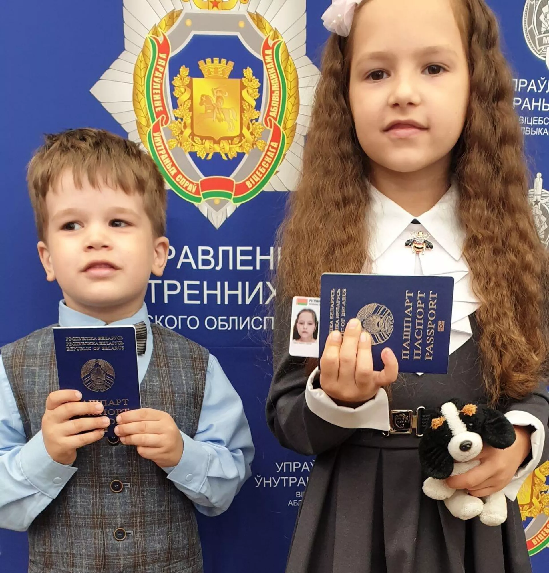 Семья Ильи Карозы, воспитанника рижской Academy KidsTV, получила белорусские паспорта Семья Ильи Карозы, воспитанника рижской Academy KidsTV, получила белорусские паспорта - Sputnik Латвия, 1920, 29.08.2022