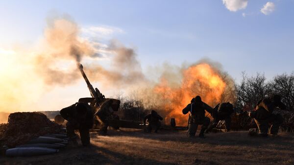 Работа артиллеристов по позициям ВСУ в ходе военной спецоперации на Украине - Sputnik Латвия