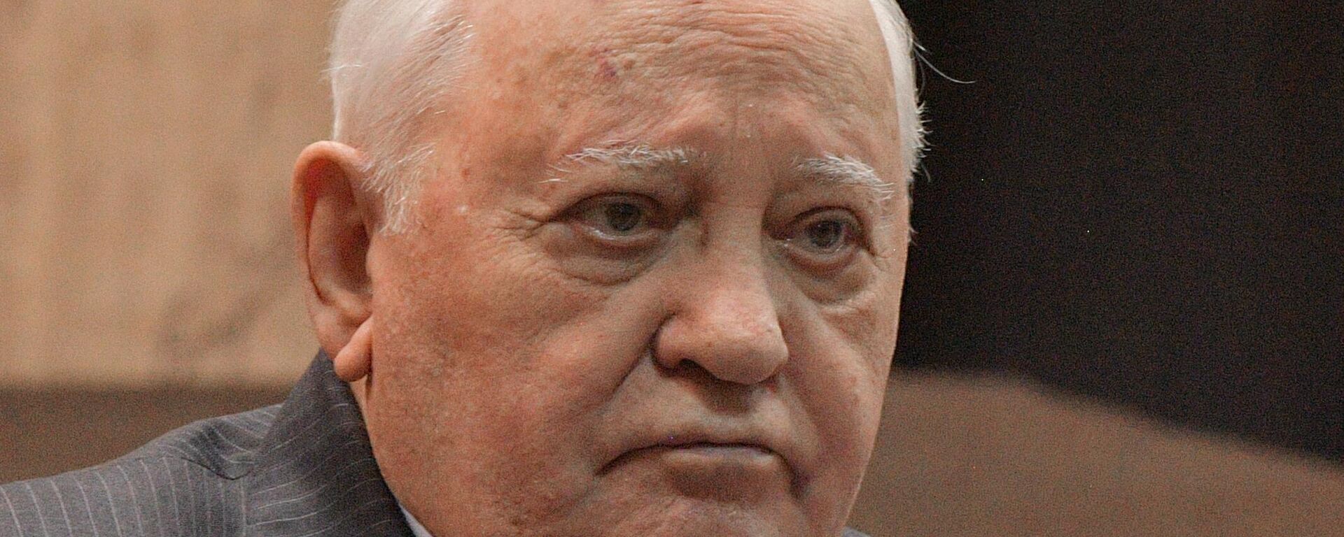 Экс-президент СССР Михаил Горбачев на презентации своей книги Остаюсь оптимистом в Московском доме книги - Sputnik Латвия, 1920, 31.08.2022