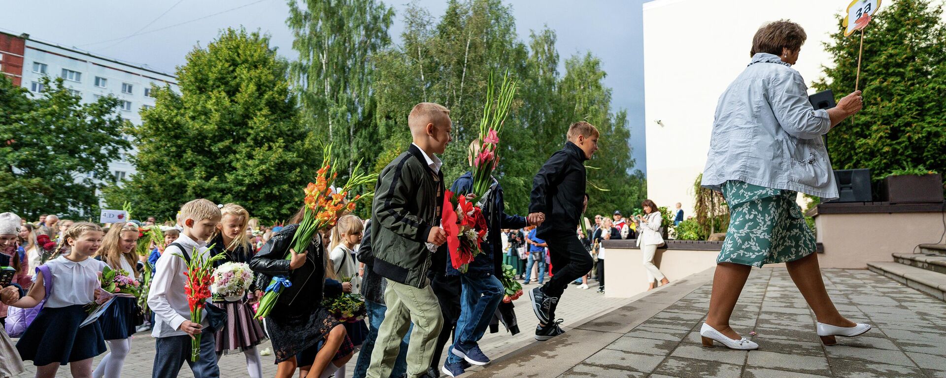 Первый раз в первый класс: День знаний в одной из рижских школ, 1 сентября 2022 года - Sputnik Латвия, 1920, 18.06.2025