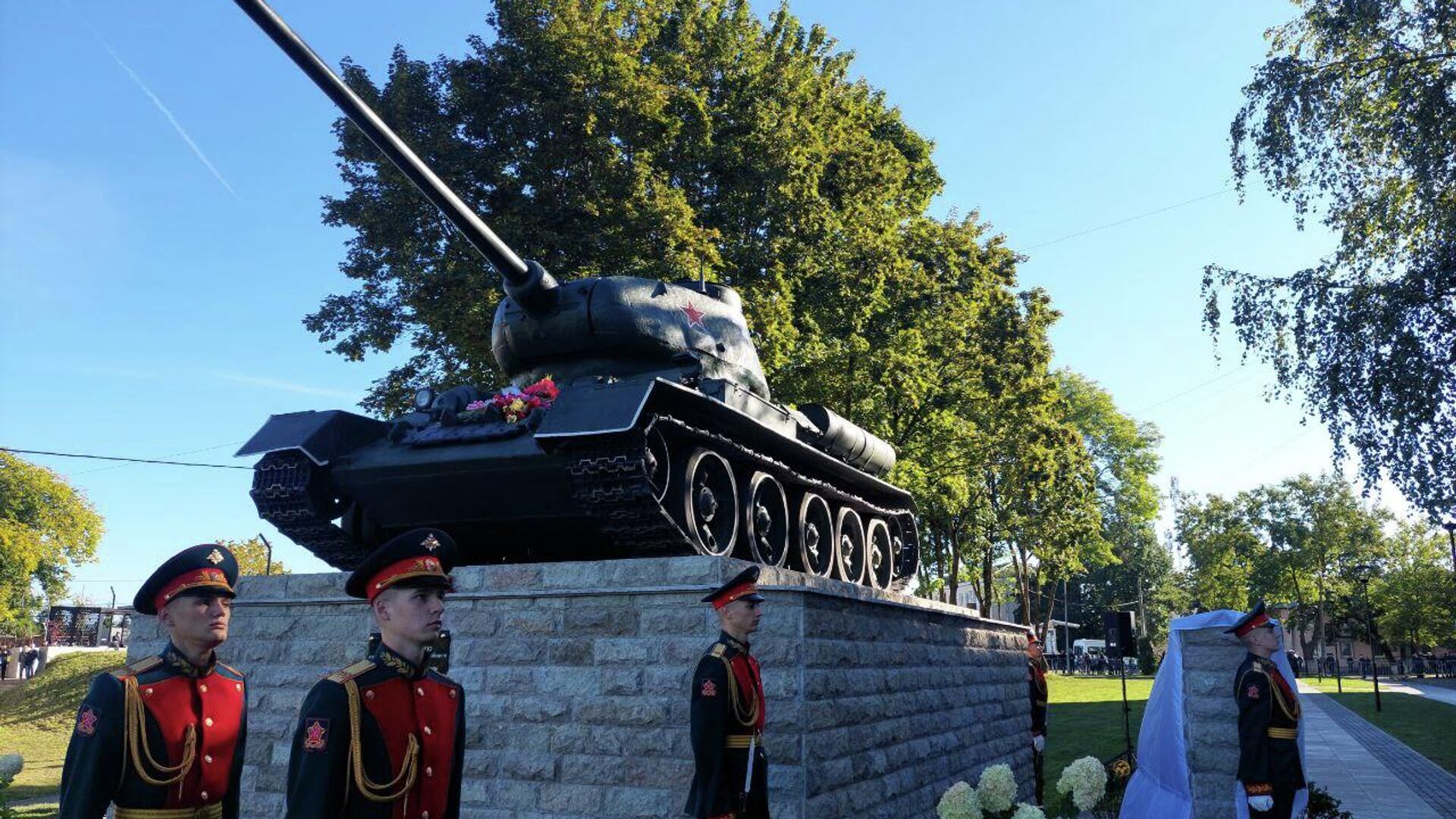 В Ивангороде открыт памятник танку Т-34 - Sputnik Латвия, 1920, 11.09.2022