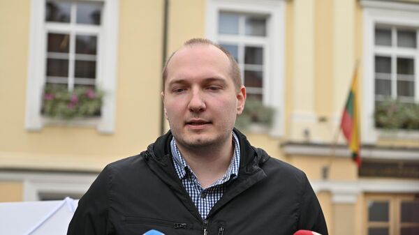 Вицеминистр Гинтаутас Якштас на акции протеста работников системы образования в Вильнюсе - Sputnik Латвия
