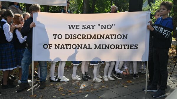 Митинг против реорганизации польских школ в Вильнюсе - Sputnik Латвия