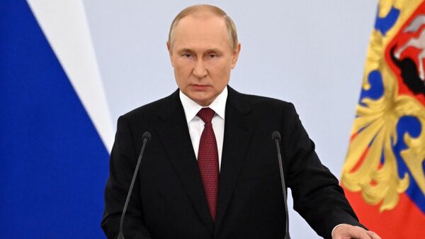 Президент РФ Владимир Путин выступает на церемонии подписания договоров о вхождении в РФ ДНР, ЛНР, Запорожской и Херсонской областей - Sputnik Латвия