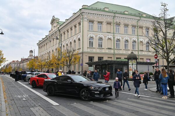 Мероприятие организовал клуб владельцев американских автомобилей V8. - Sputnik Латвия