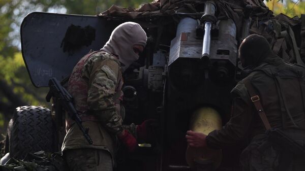 Бойцы артиллерийского расчета ЧВК Вагнер в зоне спецоперации - Sputnik Латвия