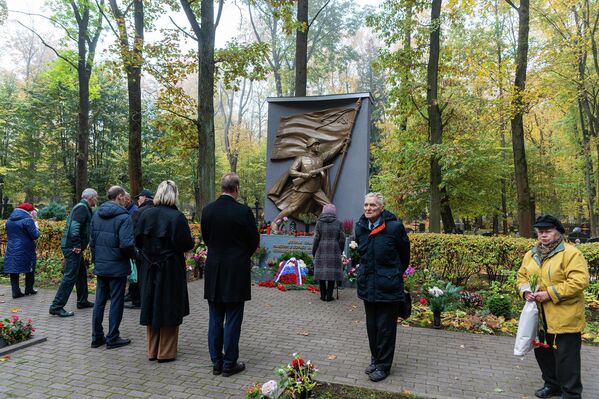 Церемония возложения цветов на Покровском кладбище по случаю 78-й годовщины освобождения Риги от немецко-фашистских захватчиков, 13 октября 2022 года. - Sputnik Латвия