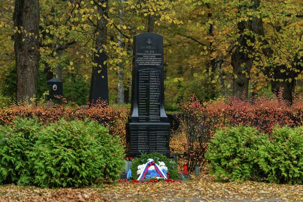 Церемония возложения цветов на Гарнизонном кладбище по случаю 78-й годовщины освобождения Риги от немецко-фашистских захватчиков, 13 октября 2022 года. - Sputnik Латвия
