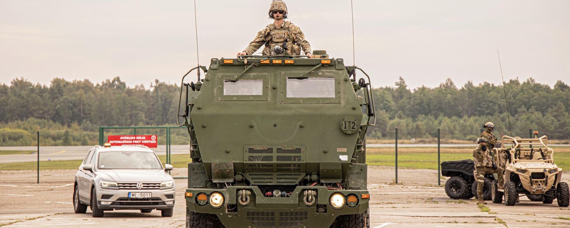 РСЗО HIMARS производства США - Sputnik Латвия, 1920, 20.04.2026