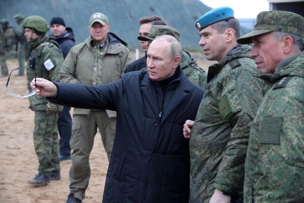 Кроме этого, президент посетил многофункциональный стрелковый комплекс. - Sputnik Латвия