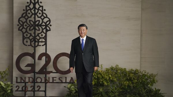 Китайский лидер Си Цзиньпин прибывает к началу саммита G20 в Бали, Индонезия - Sputnik Латвия