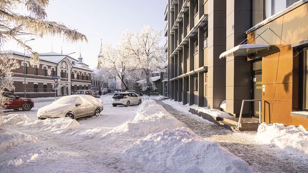 Улицы Лиепаи после обильного снегопада, 17 декабря 2022 года - Sputnik Латвия