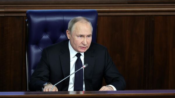 Президент РФ Владимир Путин на расширенном заседании коллегии Министерства обороны - Sputnik Латвия