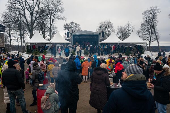 В Сигулдском замке прошел гастрономический фестиваль &quot;Празднование вкусов зимы&quot;. - Sputnik Латвия