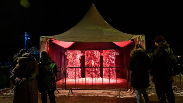 В рамках фестиваля за несколько дней было создано 45 конкурсных скульптур. - Sputnik Латвия
