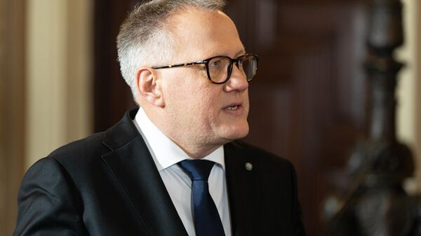 Министр финансов Латвии Арвилс Ашераденс представил в Сейм проект бюджета на 2023 год - Sputnik Латвия