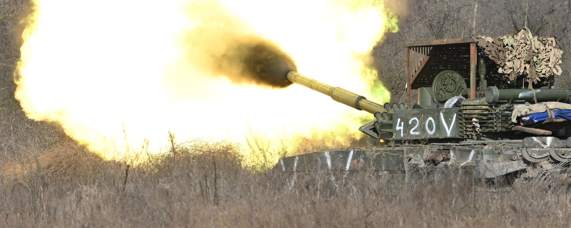 Боевая работа танкистов в зоне СВО - Sputnik Латвия, 1920, 13.10.2025