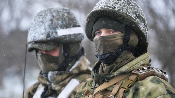 Подготовка мобилизованных военнослужащих РФ на полигоне в зоне СВО - Sputnik Латвия