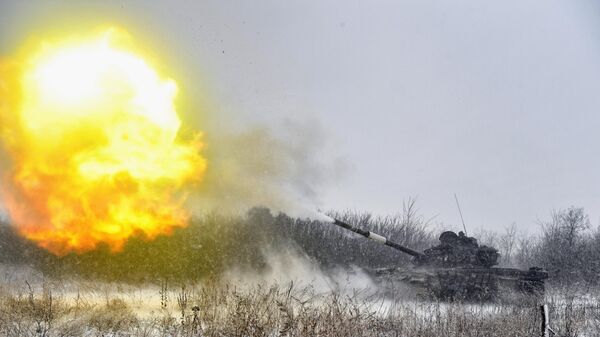 Работа танков Т-72Б ВС РФ в зоне спецоперации - Sputnik Латвия