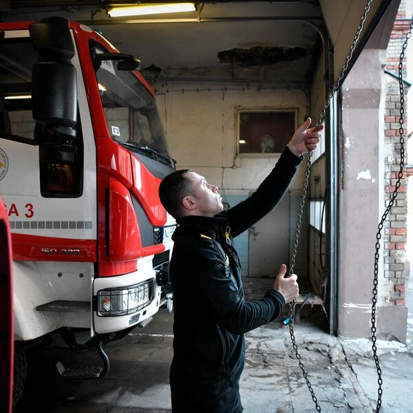 Ранее пожарные и полицейские неоднократно жаловались на то, что вынуждены работать в старых помещениях, требующих ремонта. - Sputnik Латвия