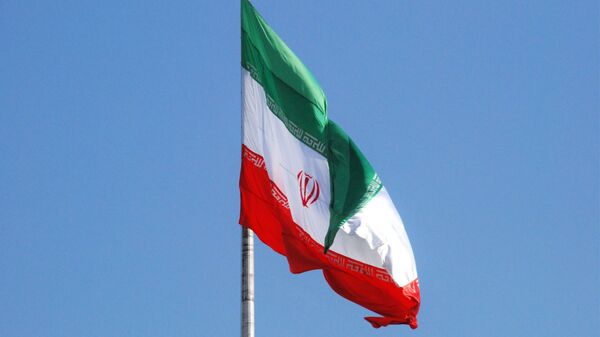 Флаг Ирана на одной из улиц Тегерана - Sputnik Латвия
