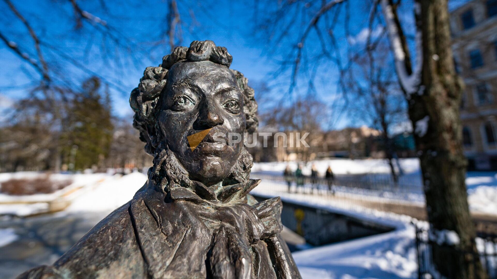 Пикет в защиту памятника Пушкину на Ратушной площади в Риге - Sputnik Латвия, 1920, 02.05.2024
