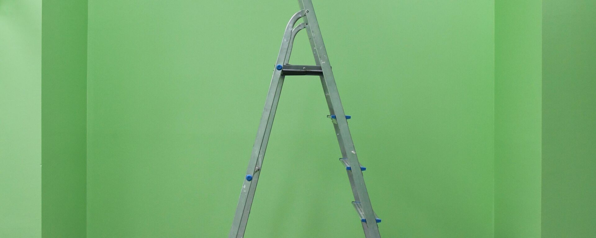 Строительная стремянка - Sputnik Латвия, 1920, 26.03.2026