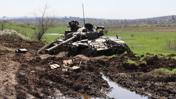 Разбитая украинская бронетехника в Артемовске - Sputnik Латвия