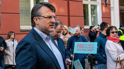 В Риге проходит акция протеста медиков у Сейма Латвии