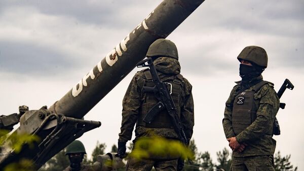 Работа крымских артиллеристов в зоне спецоперации - Sputnik Латвия