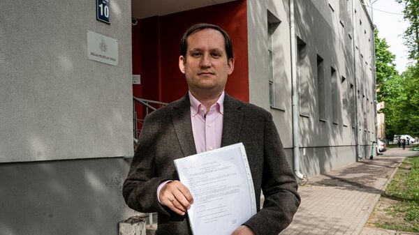 Журналист Андрей Солопенко перед заседанием суда в Риге - Sputnik Латвия