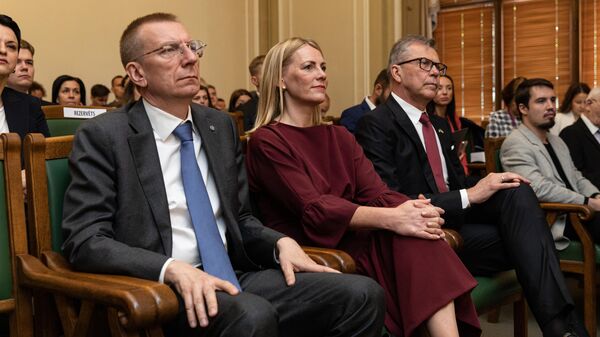 Кандидаты на пост президента: министр иностранных дел Эдгарс Ринкевичс, Элина Пинто и Улдис Пиленс (слева - направо) - Sputnik Латвия