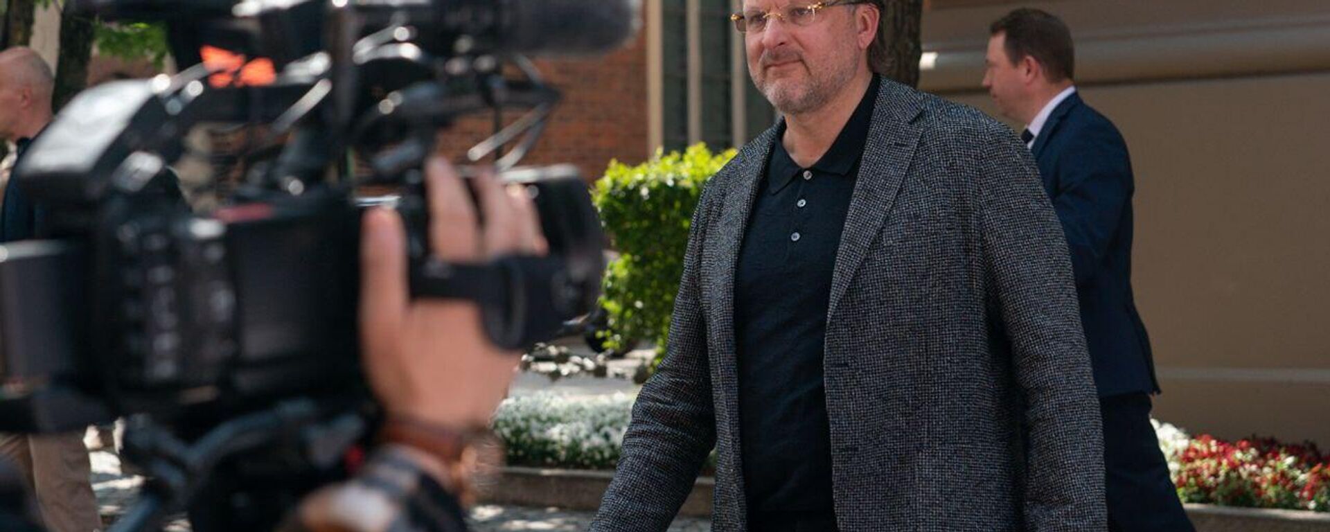 Лидер партии Латвия на первом месте Айнарс Шлесерс перед выборами президента в Сейме - Sputnik Латвия, 1920, 16.02.2026